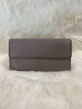 Louie Vuitton gray epi wallet